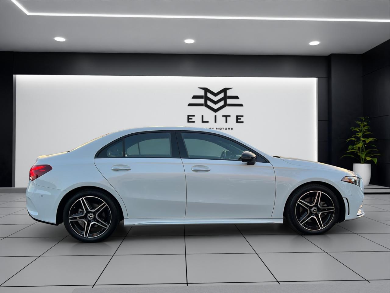 2022 Mercedes-Benz A-Class A 220 4MATIC-AMG PKG-NAVIGATION-TWO SETS OF KEYS !! Photo