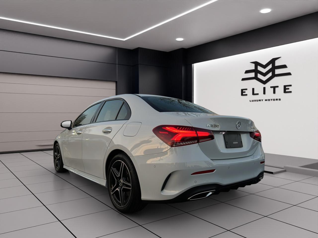 2022 Mercedes-Benz A-Class A 220 4MATIC-AMG PKG-NAVIGATION-TWO SETS OF KEYS !! Photo