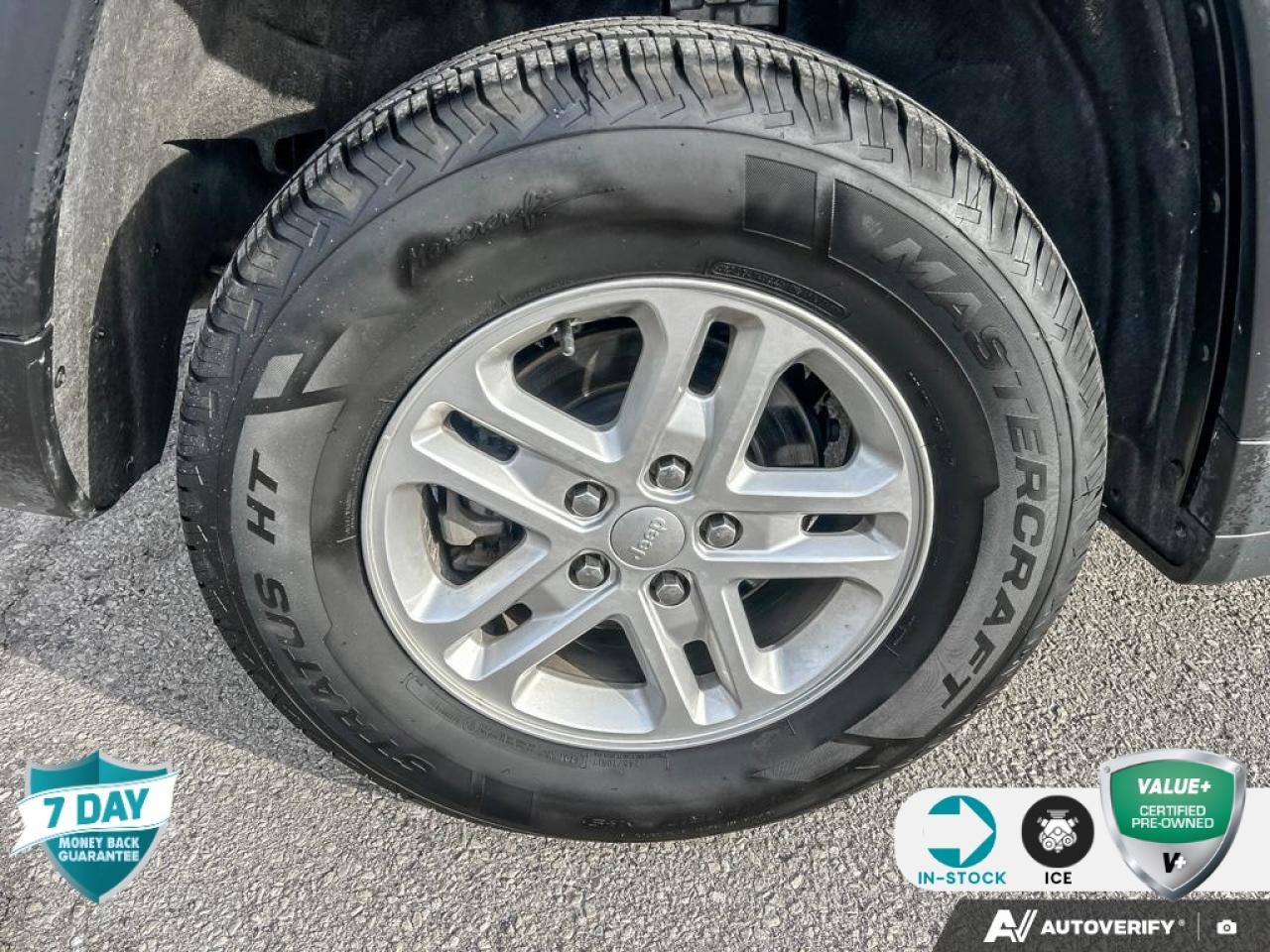 2023 Jeep Grand Cherokee Laredo HEATED SEATS | HEATED STEERING WHEEL | ADAPTIVE CR Photo