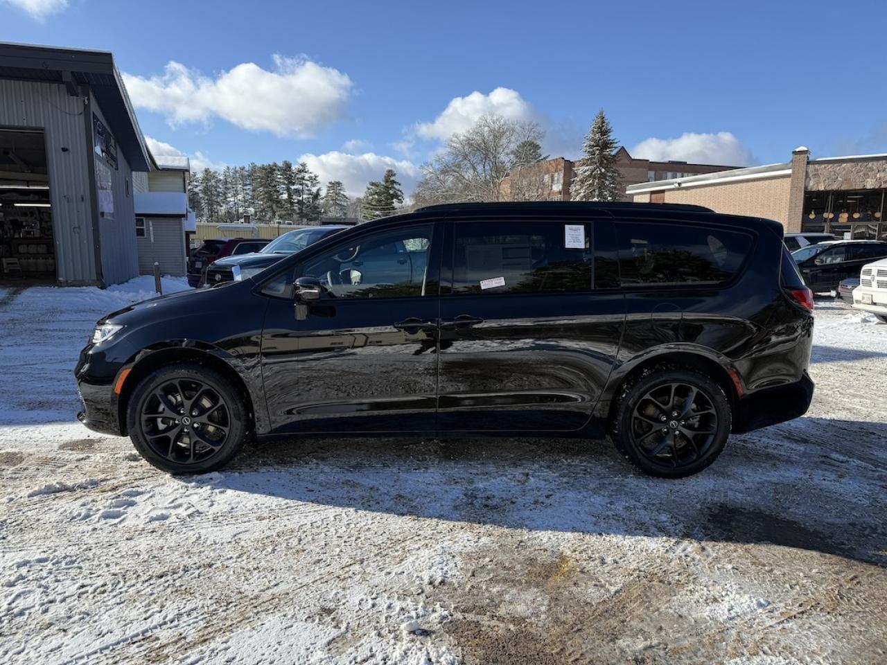 2026 Chrysler Pacifica Select AWD Photo