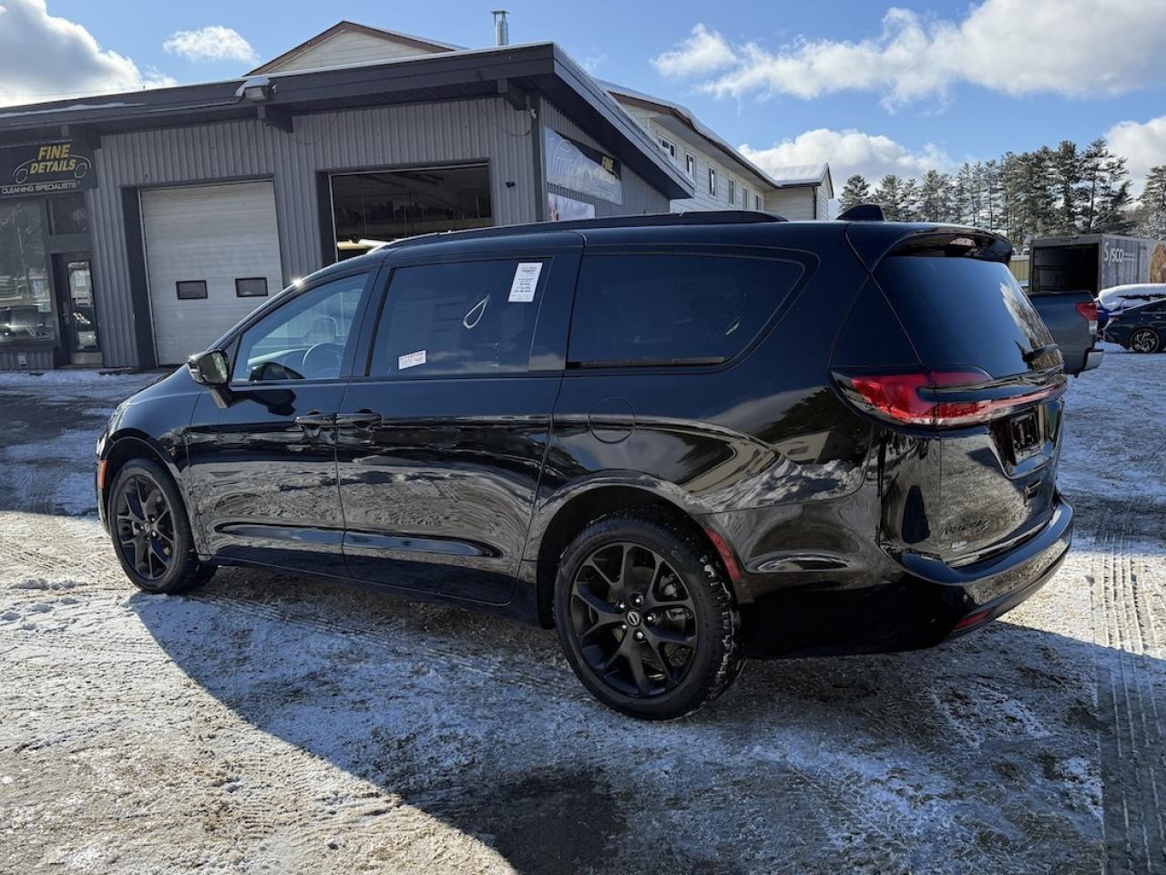 2026 Chrysler Pacifica Select AWD Photo