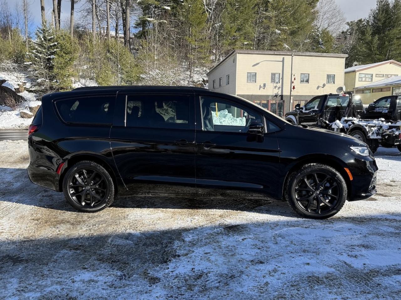 2026 Chrysler Pacifica Select AWD Photo
