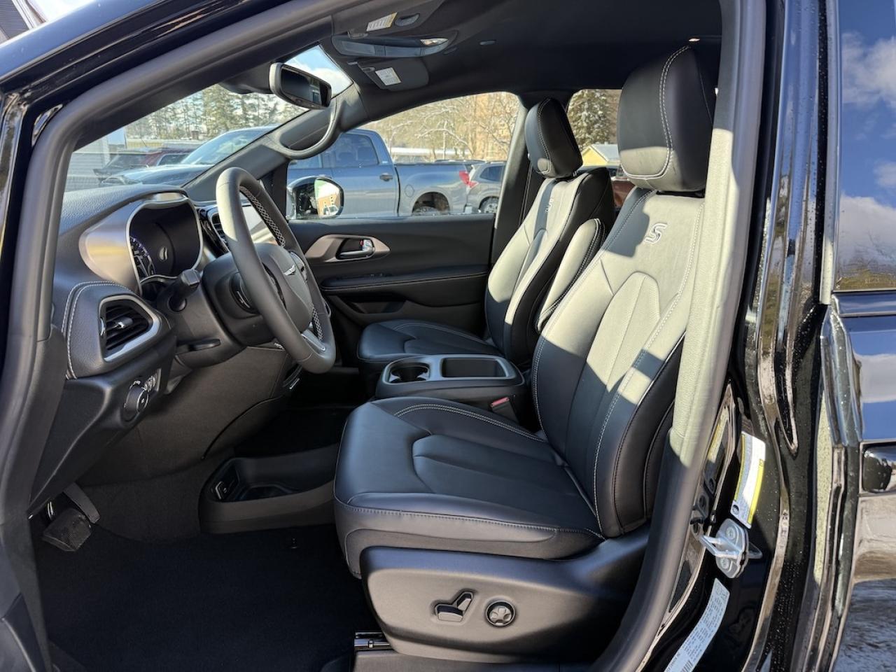 2026 Chrysler Pacifica Select AWD Photo