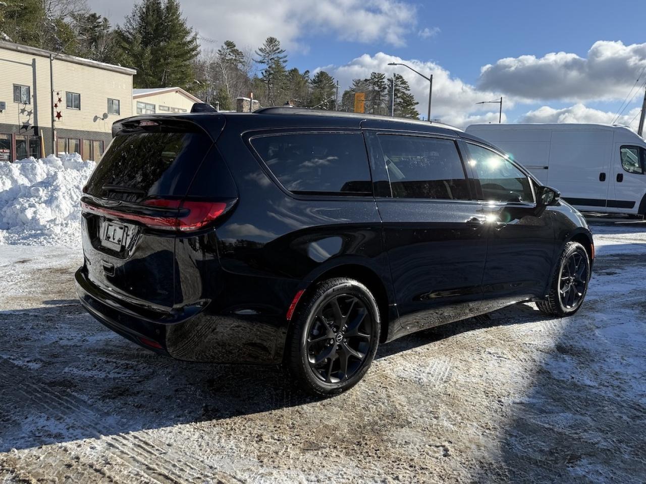 2026 Chrysler Pacifica Select AWD Photo