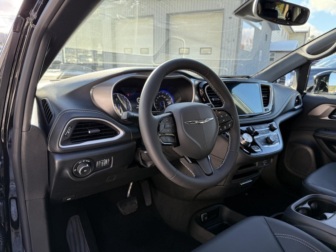 2026 Chrysler Pacifica Select AWD Photo