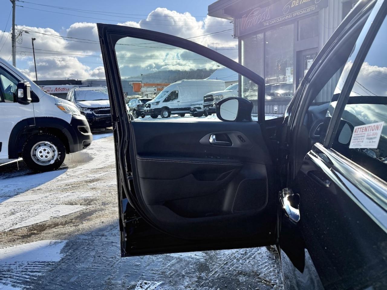 2026 Chrysler Pacifica Select AWD Photo