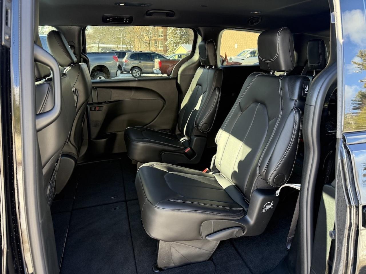 2026 Chrysler Pacifica Select AWD Photo