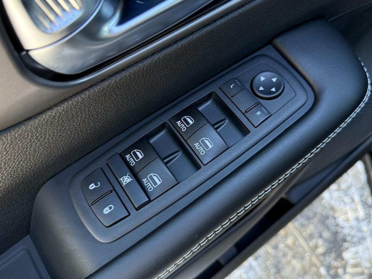 2026 Chrysler Pacifica Select AWD Photo