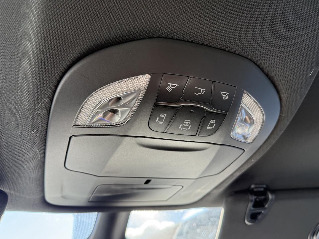 2026 Chrysler Pacifica Select AWD Photo