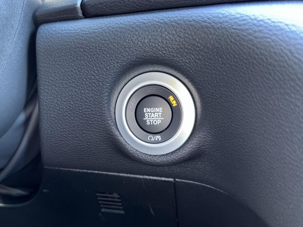 2026 Chrysler Pacifica Select AWD Photo