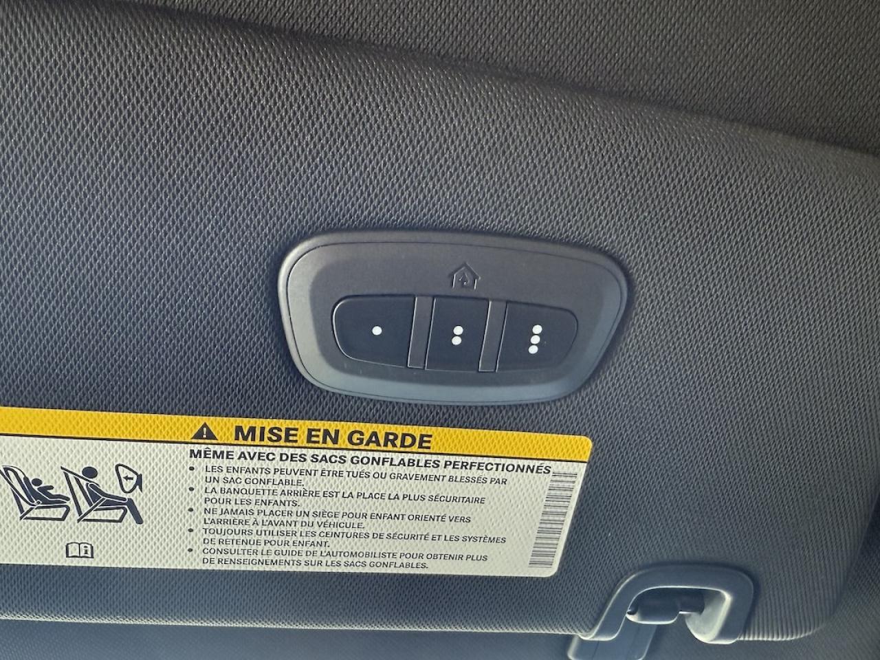 2026 Chrysler Pacifica Select AWD Photo