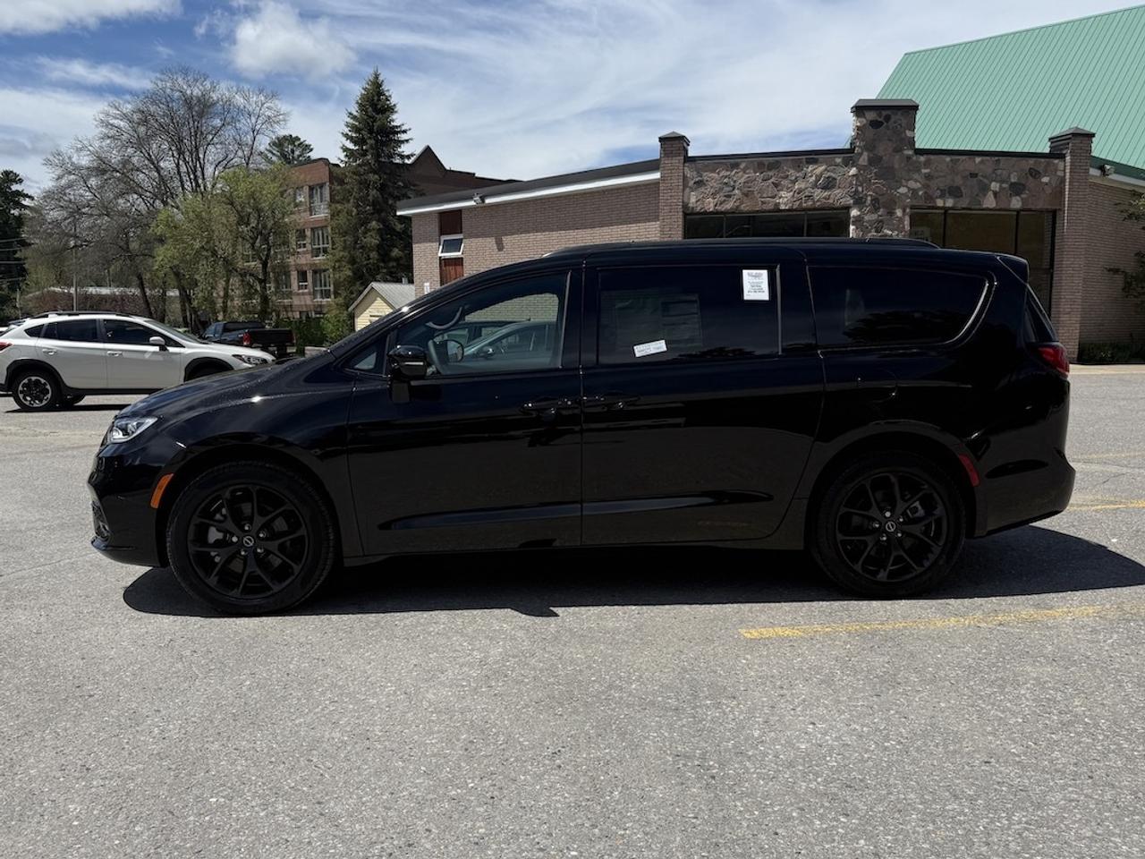 2026 Chrysler Pacifica Select AWD Photo