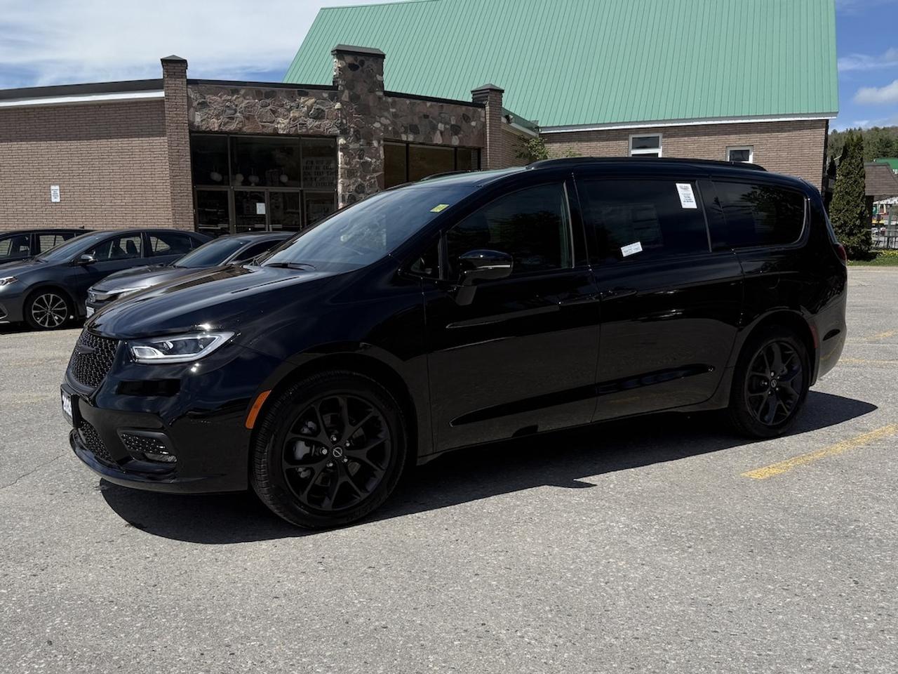 2026 Chrysler Pacifica Select AWD Photo