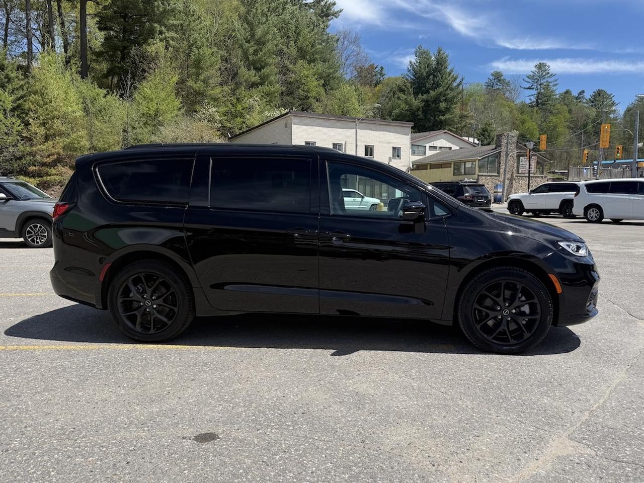 2026 Chrysler Pacifica Select AWD Photo