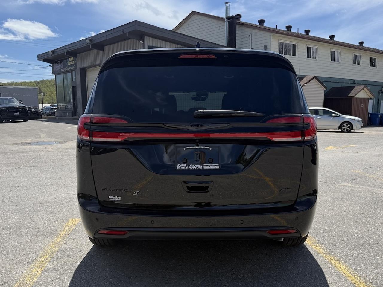 2026 Chrysler Pacifica Select AWD Photo