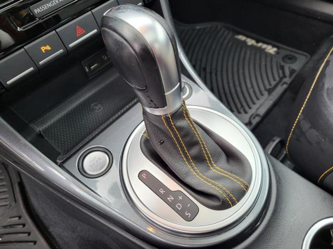 2017 Volkswagen Beetle 1.8T Dune Photo