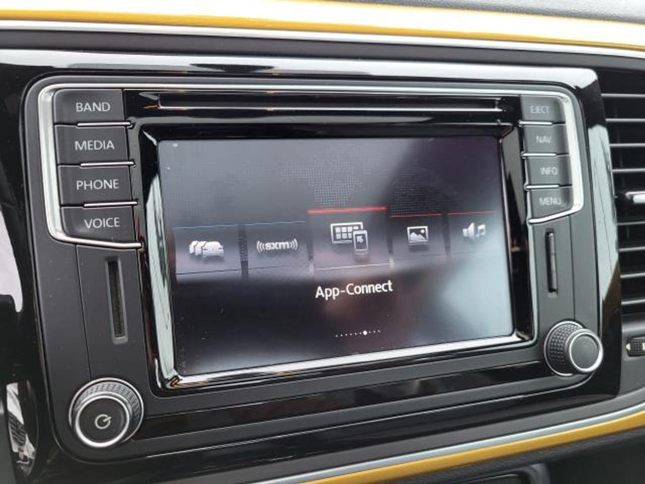 2017 Volkswagen Beetle 1.8T Dune Photo