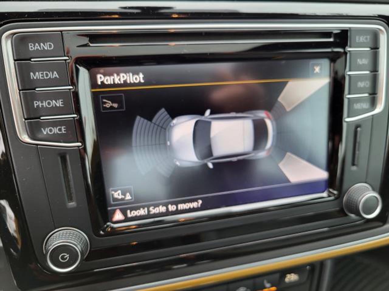 2017 Volkswagen Beetle 1.8T Dune Photo