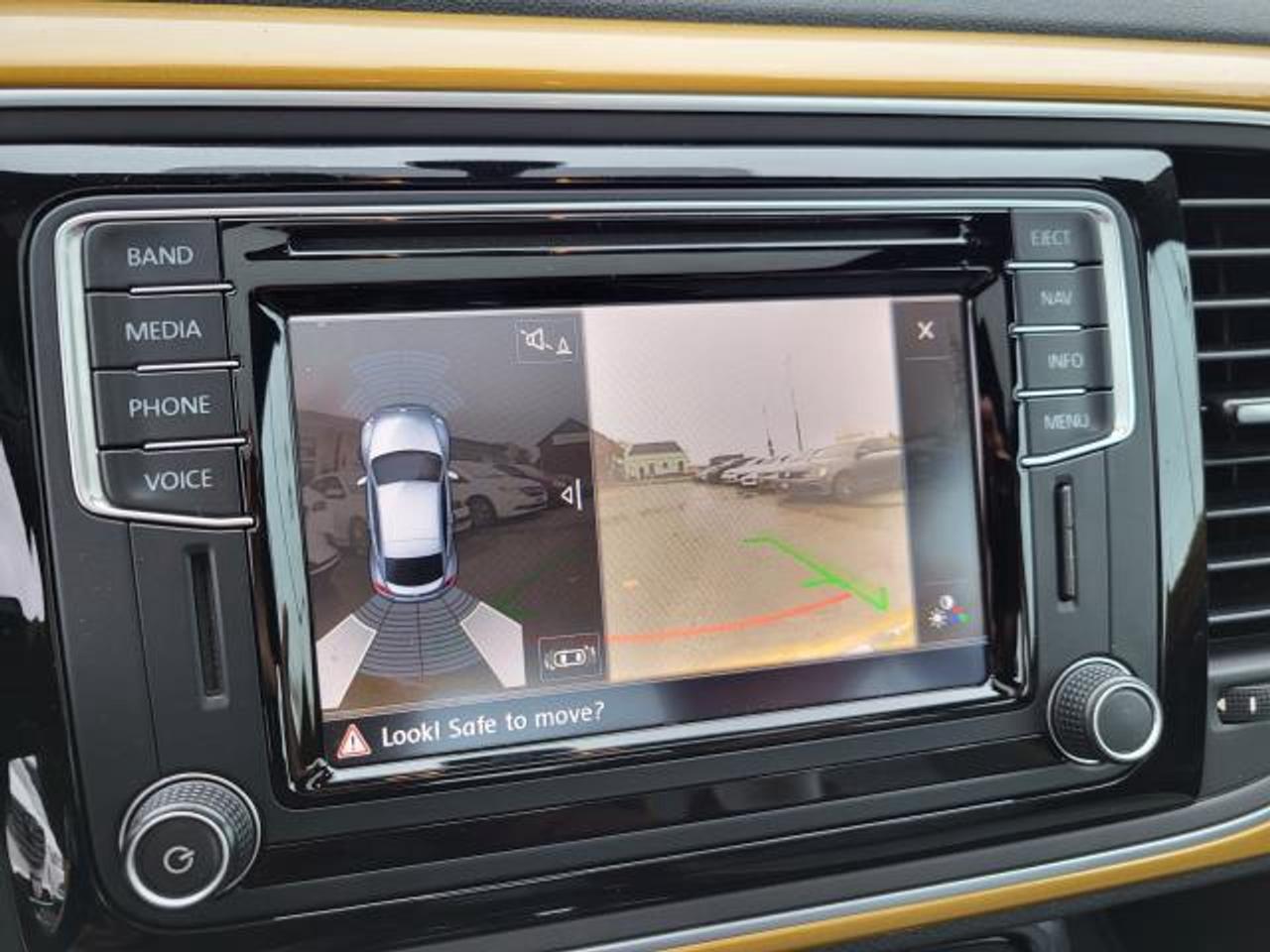 2017 Volkswagen Beetle 1.8T Dune Photo