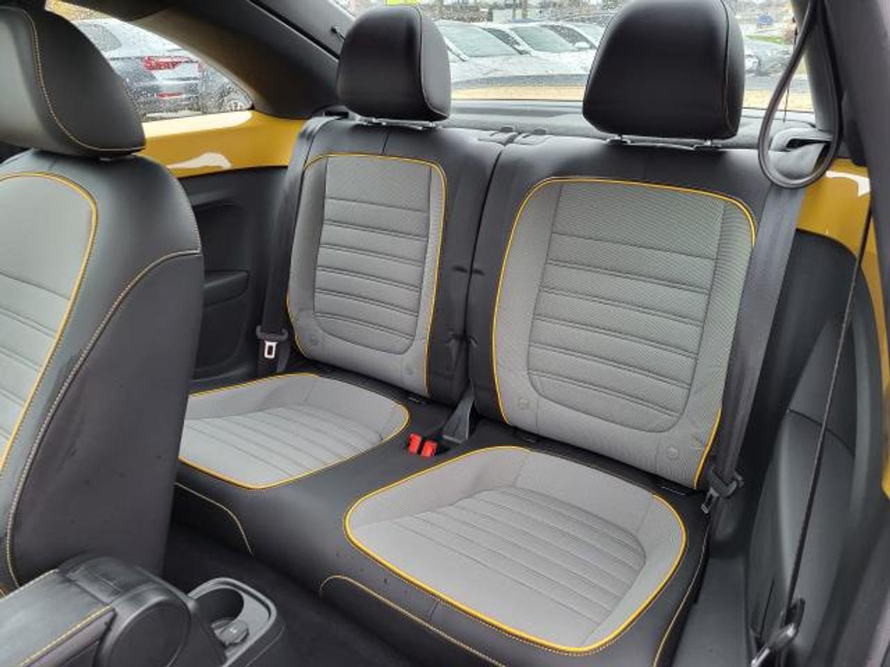 2017 Volkswagen Beetle 1.8T Dune Photo