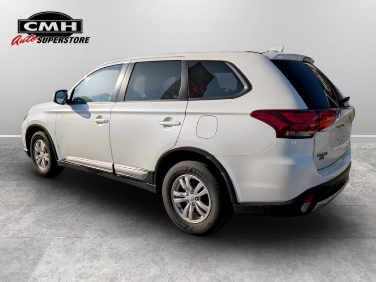 2018 Mitsubishi Outlander ES  **BLUETOOTH - HTD SEATS** Photo