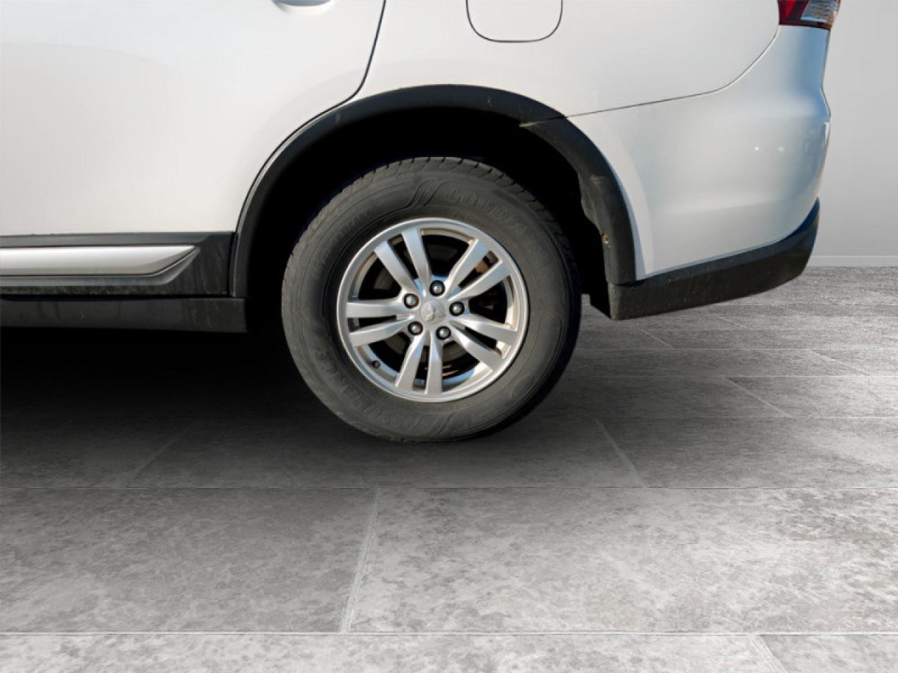 2018 Mitsubishi Outlander ES  **BLUETOOTH - HTD SEATS** Photo