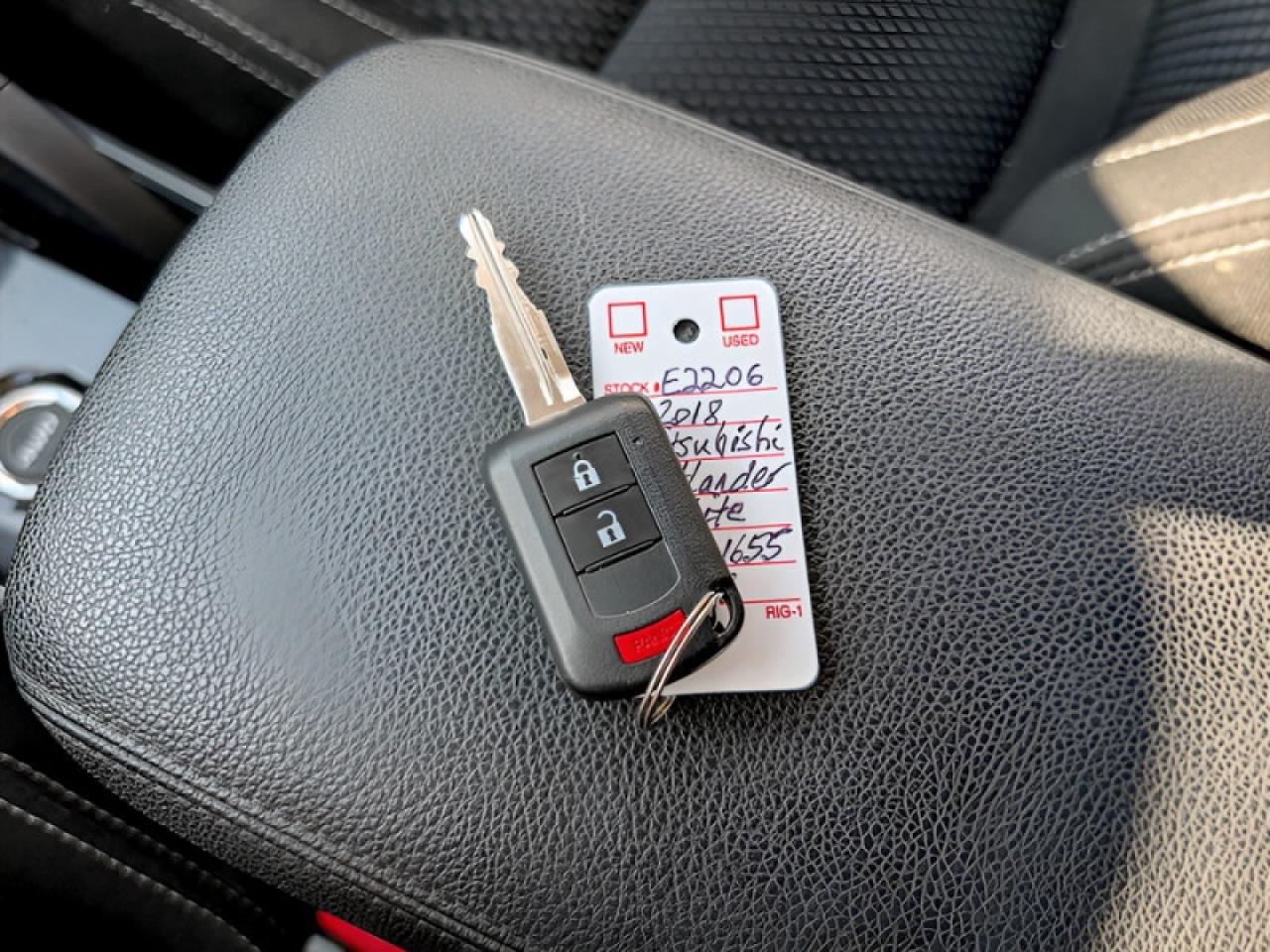 2018 Mitsubishi Outlander ES  **BLUETOOTH - HTD SEATS** Photo