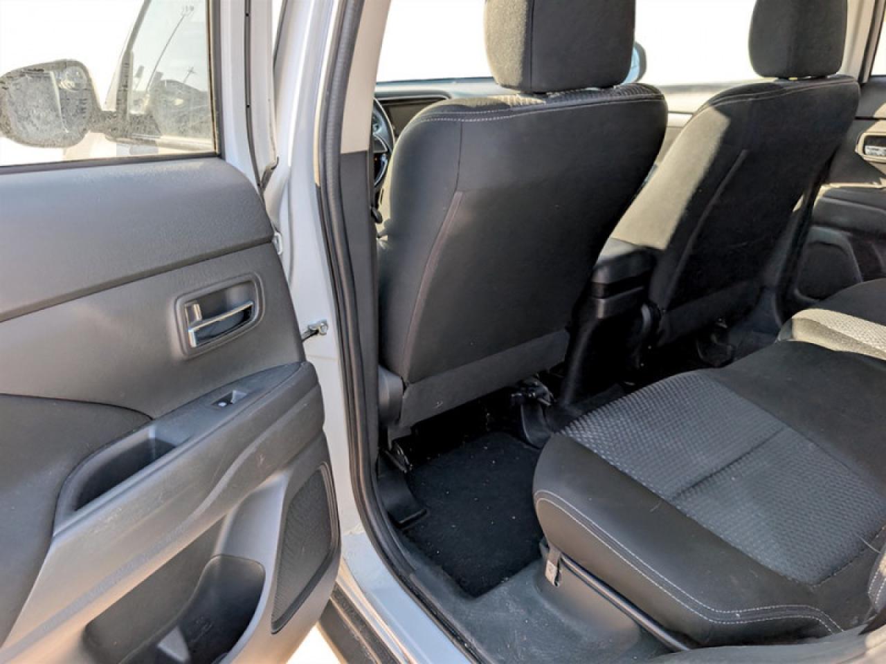 2018 Mitsubishi Outlander ES  **BLUETOOTH - HTD SEATS** Photo