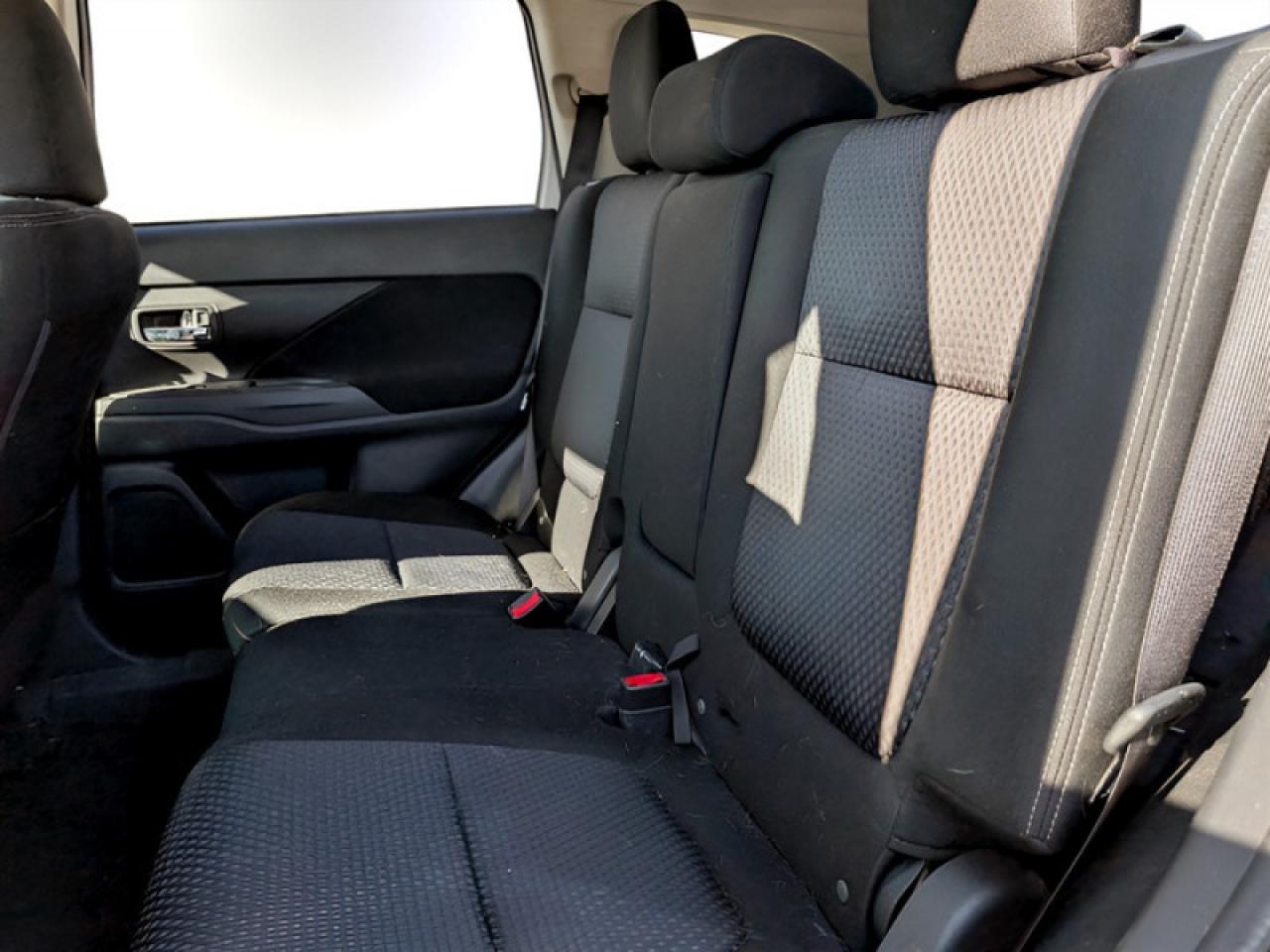 2018 Mitsubishi Outlander ES  **BLUETOOTH - HTD SEATS** Photo