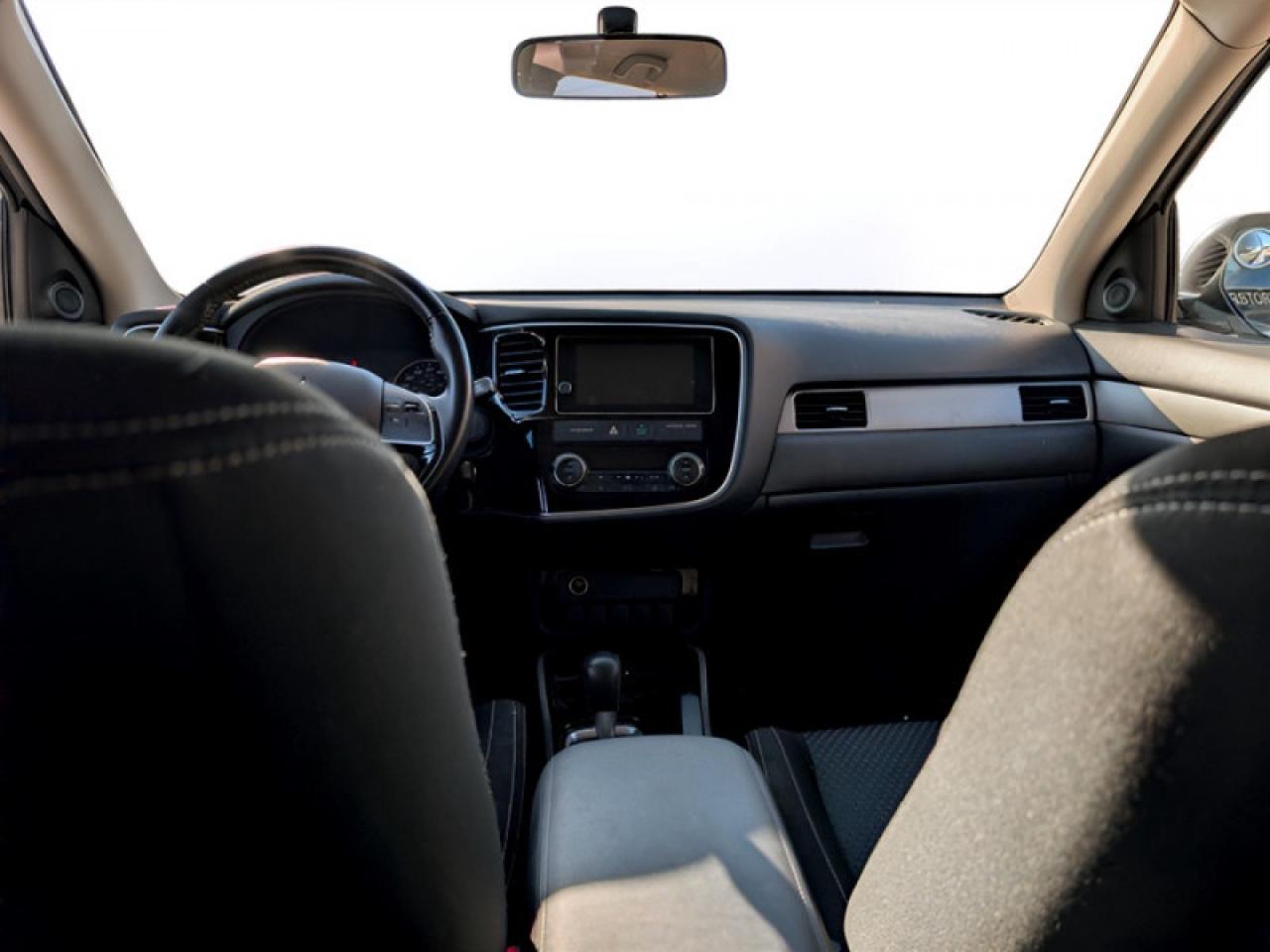 2018 Mitsubishi Outlander ES  **BLUETOOTH - HTD SEATS** Photo