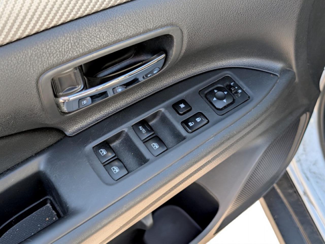 2018 Mitsubishi Outlander ES  **BLUETOOTH - HTD SEATS** Photo