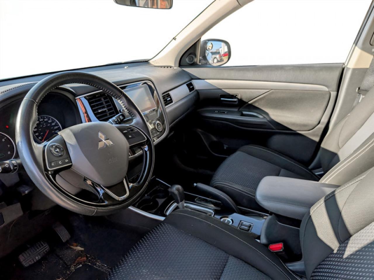 2018 Mitsubishi Outlander ES  **BLUETOOTH - HTD SEATS** Photo