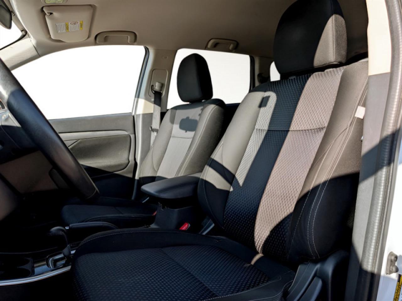 2018 Mitsubishi Outlander ES  **BLUETOOTH - HTD SEATS** Photo