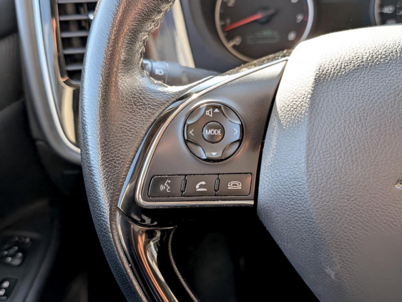 2018 Mitsubishi Outlander ES  **BLUETOOTH - HTD SEATS** Photo