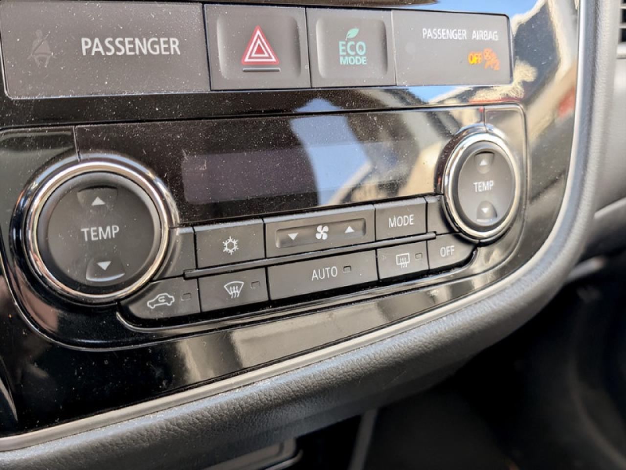 2018 Mitsubishi Outlander ES  **BLUETOOTH - HTD SEATS** Photo