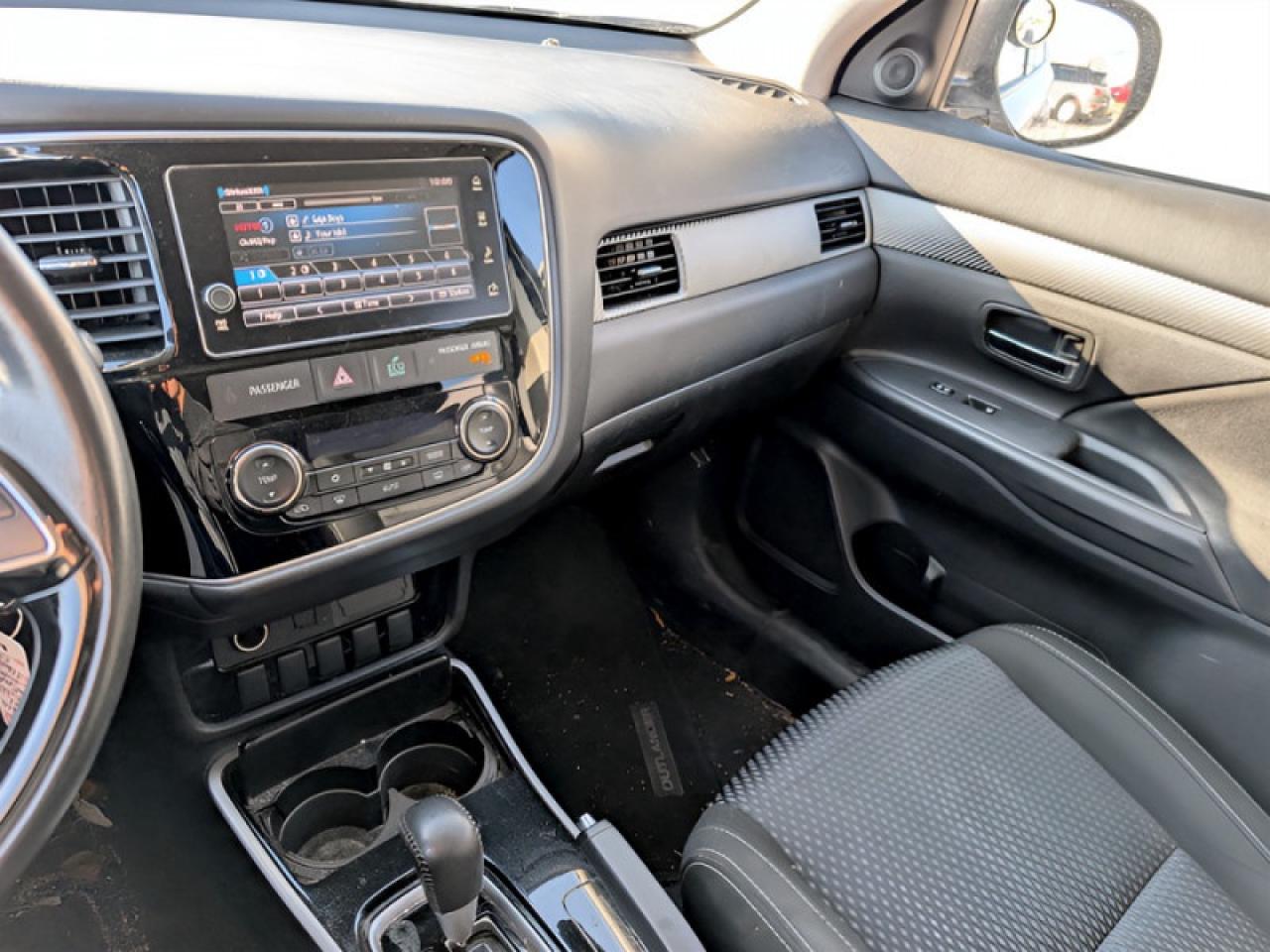 2018 Mitsubishi Outlander ES  **BLUETOOTH - HTD SEATS** Photo