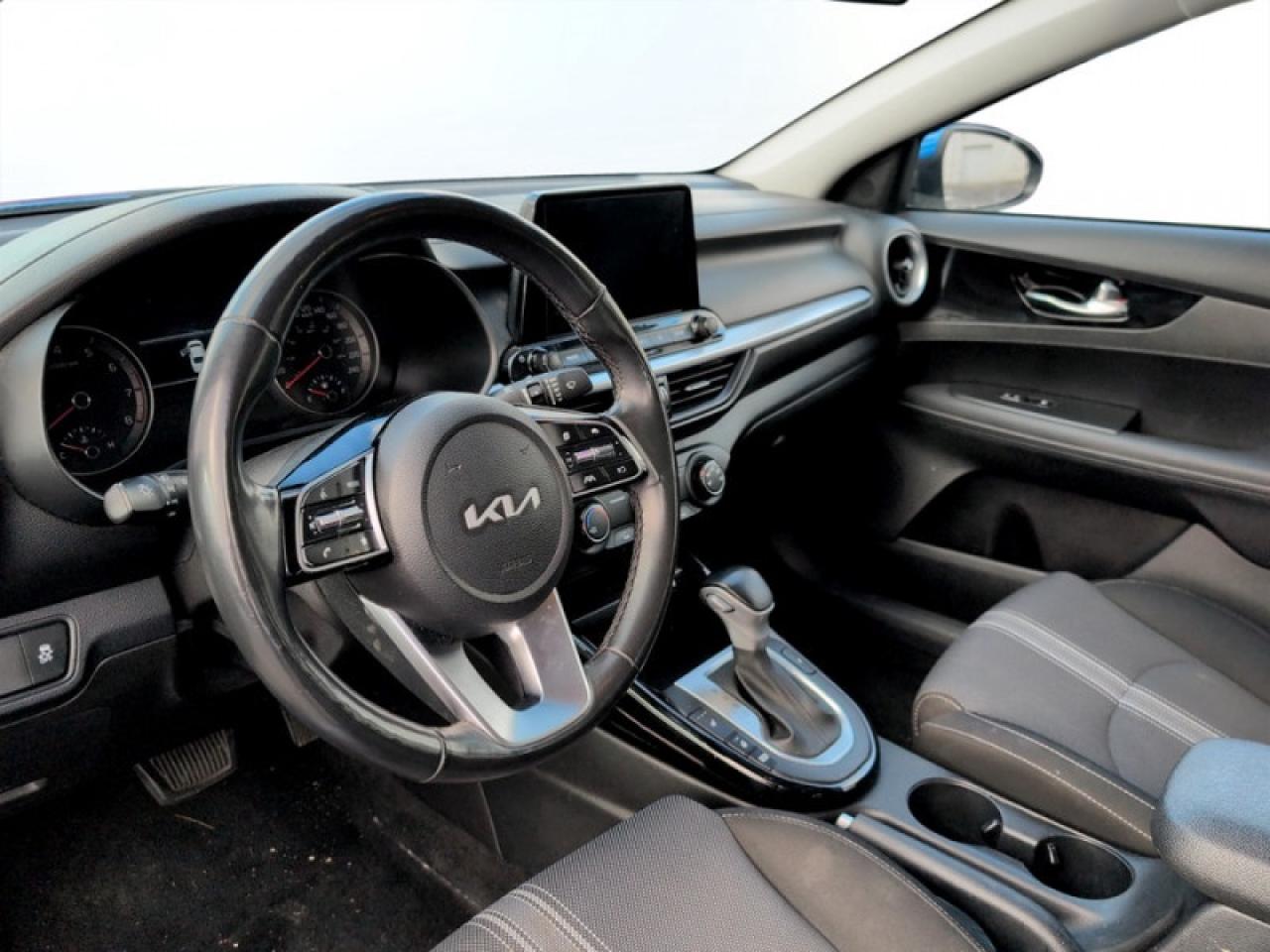 2022 Kia Forte EX  **APPLE CP - HTD STEERING WHEEL** Photo