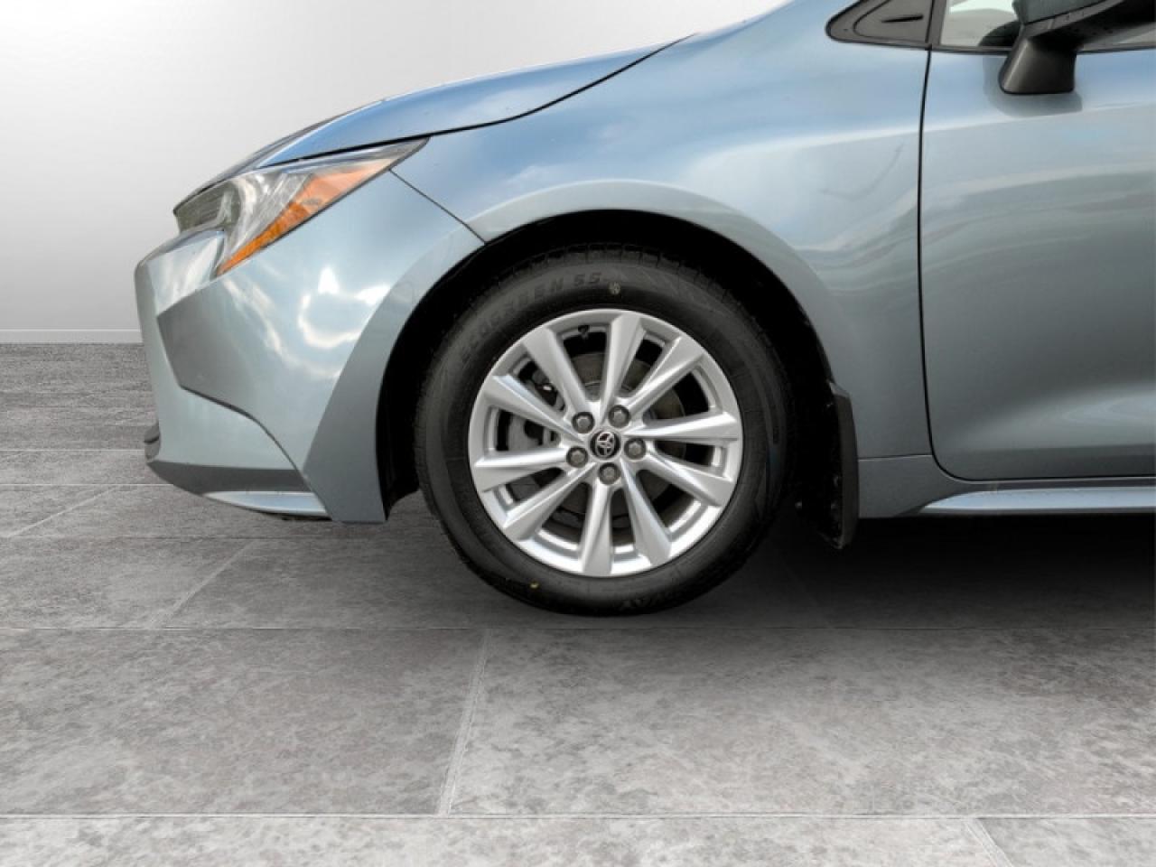 2023 Toyota Corolla LE  **APPLE CARPLAY - ADAPT CRUISE** Photo