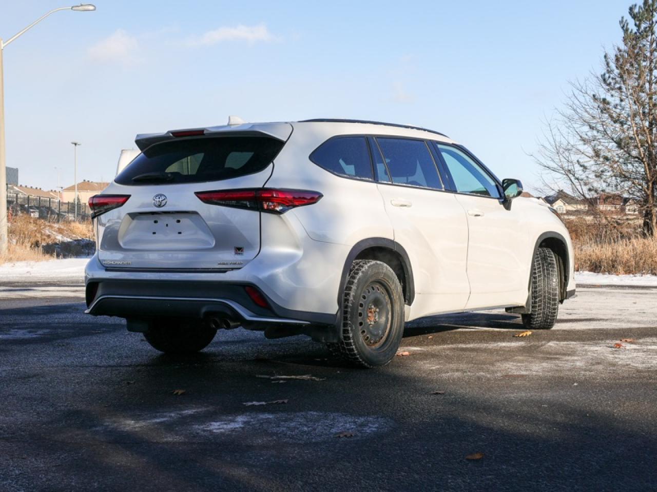 2022 Toyota Highlander XSE  - Sunroof -  Power Liftgate - $281 B/W Photo2