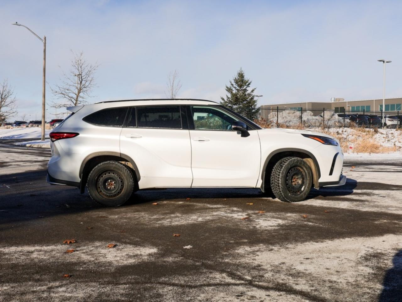 2022 Toyota Highlander XSE  - Sunroof -  Power Liftgate - $281 B/W Photo