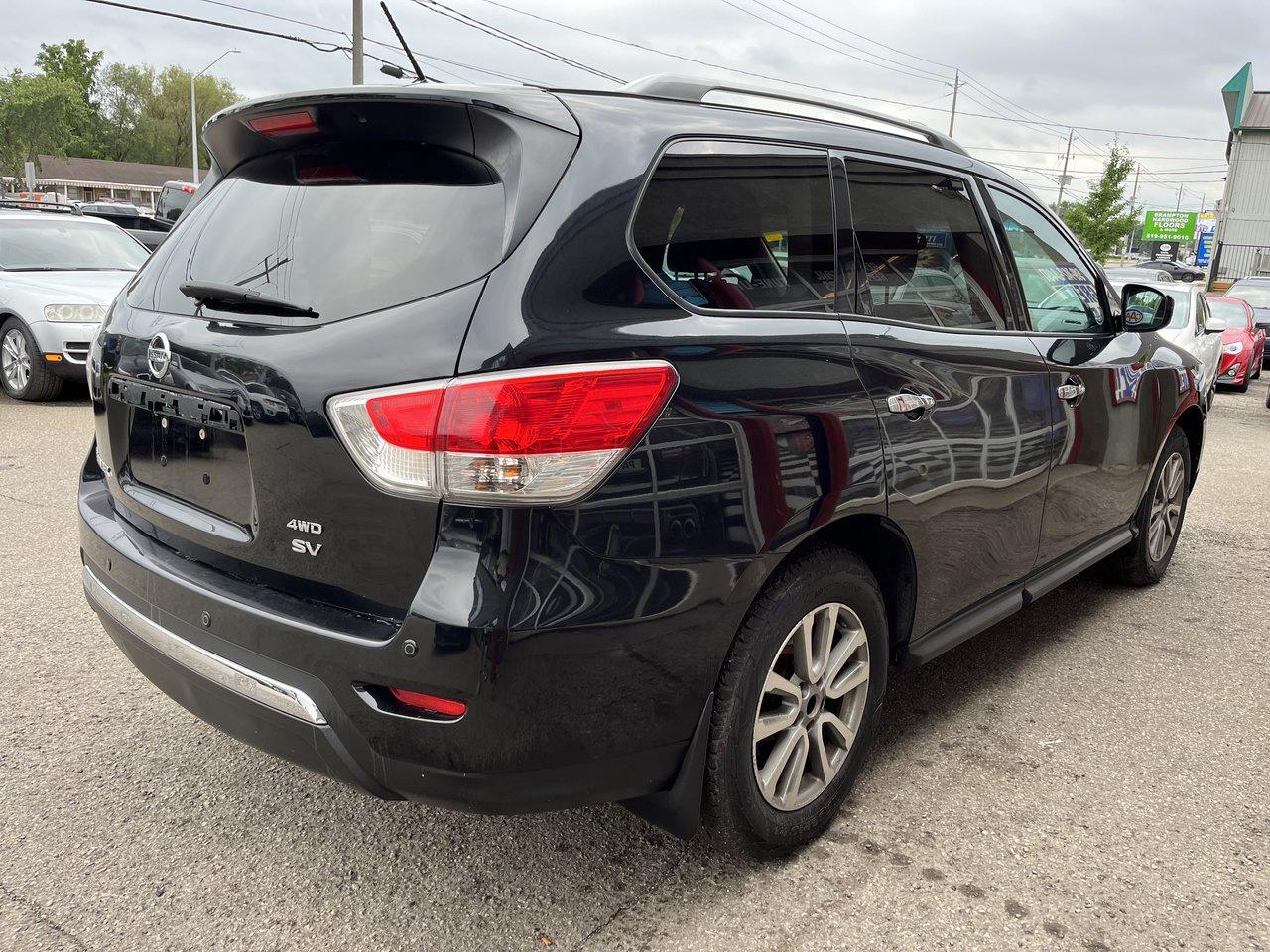 2015 Nissan Pathfinder SV Photo2
