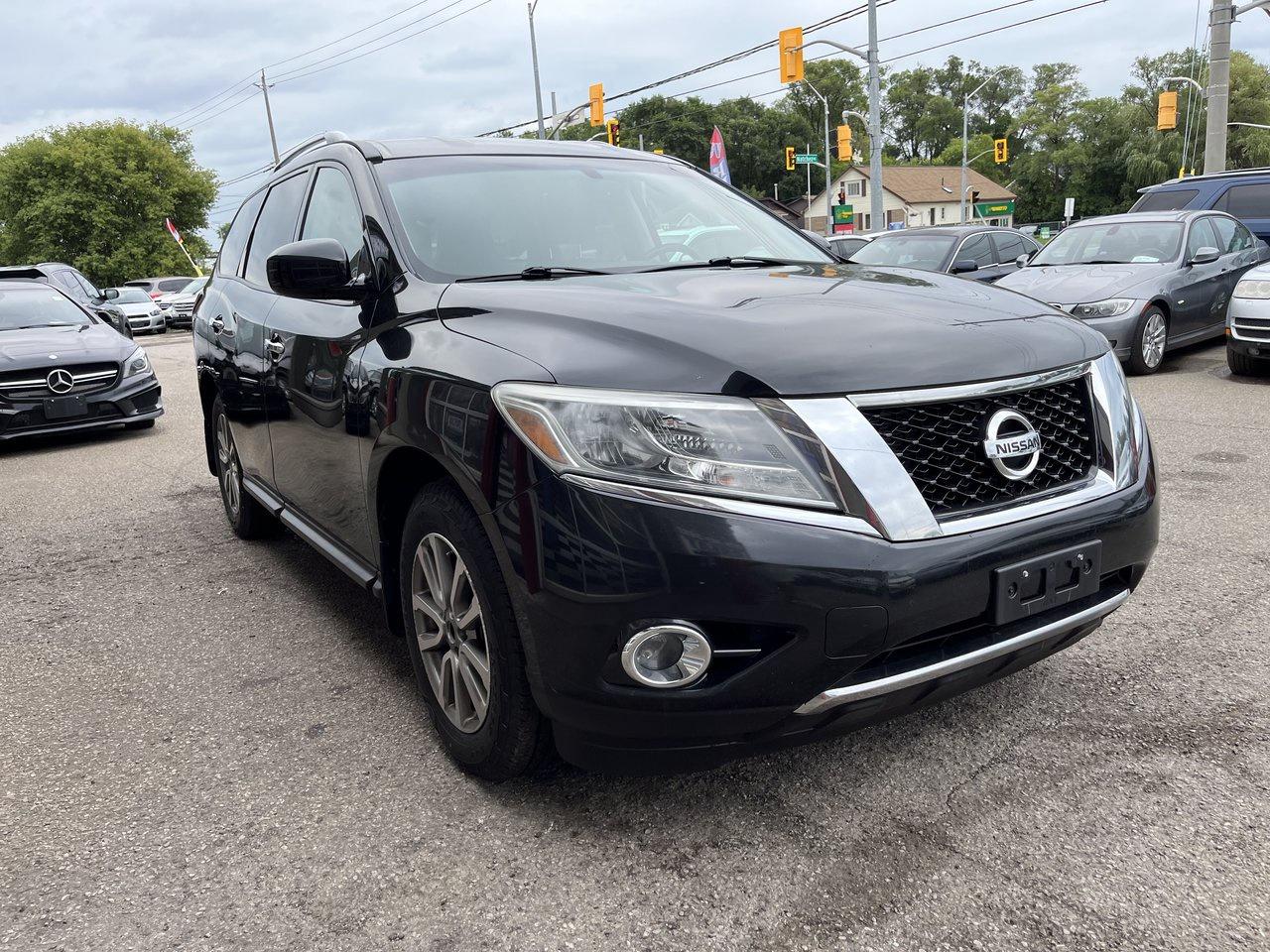 2015 Nissan Pathfinder SV Photo3