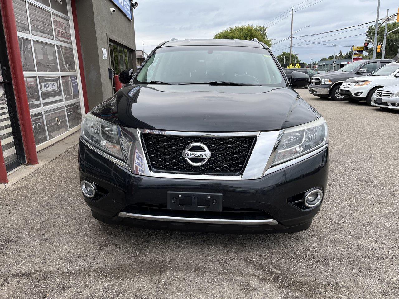 2015 Nissan Pathfinder SV Photo5