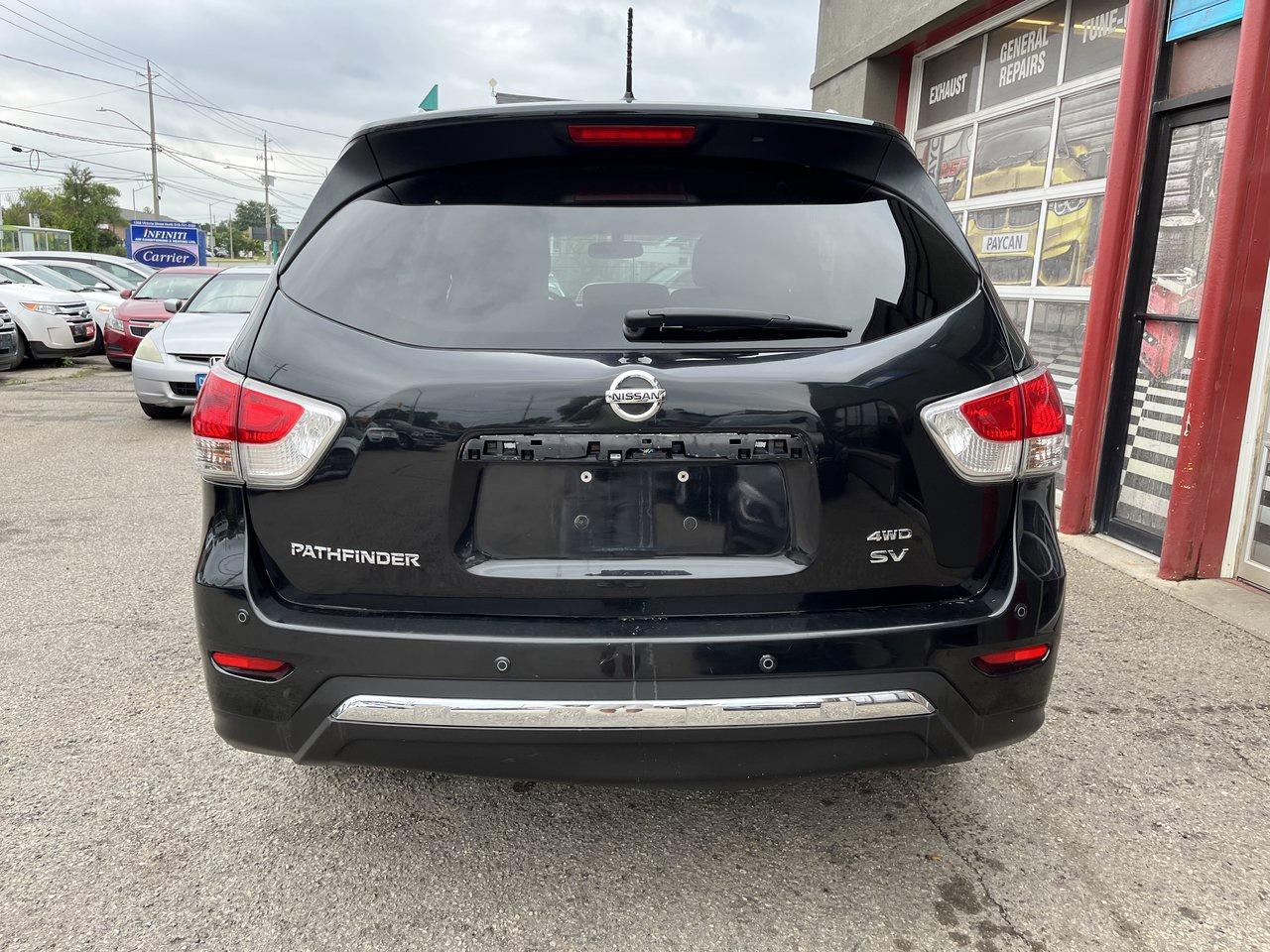 2015 Nissan Pathfinder SV Photo4