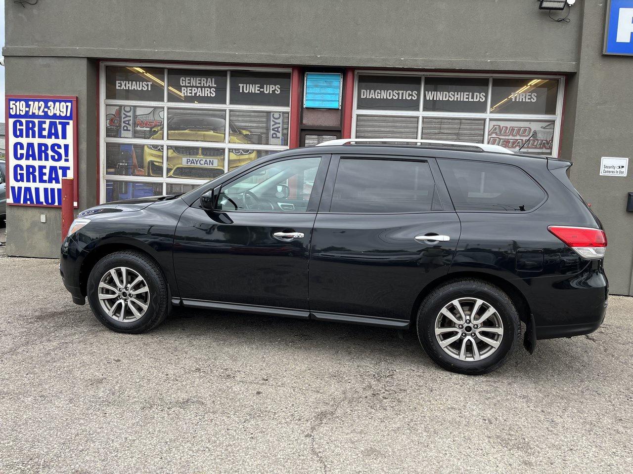2015 Nissan Pathfinder SV Photo