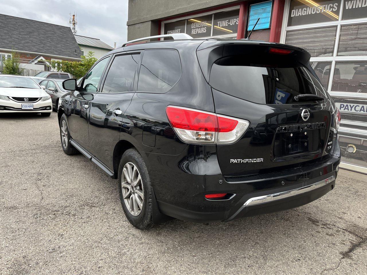 2015 Nissan Pathfinder SV Photo
