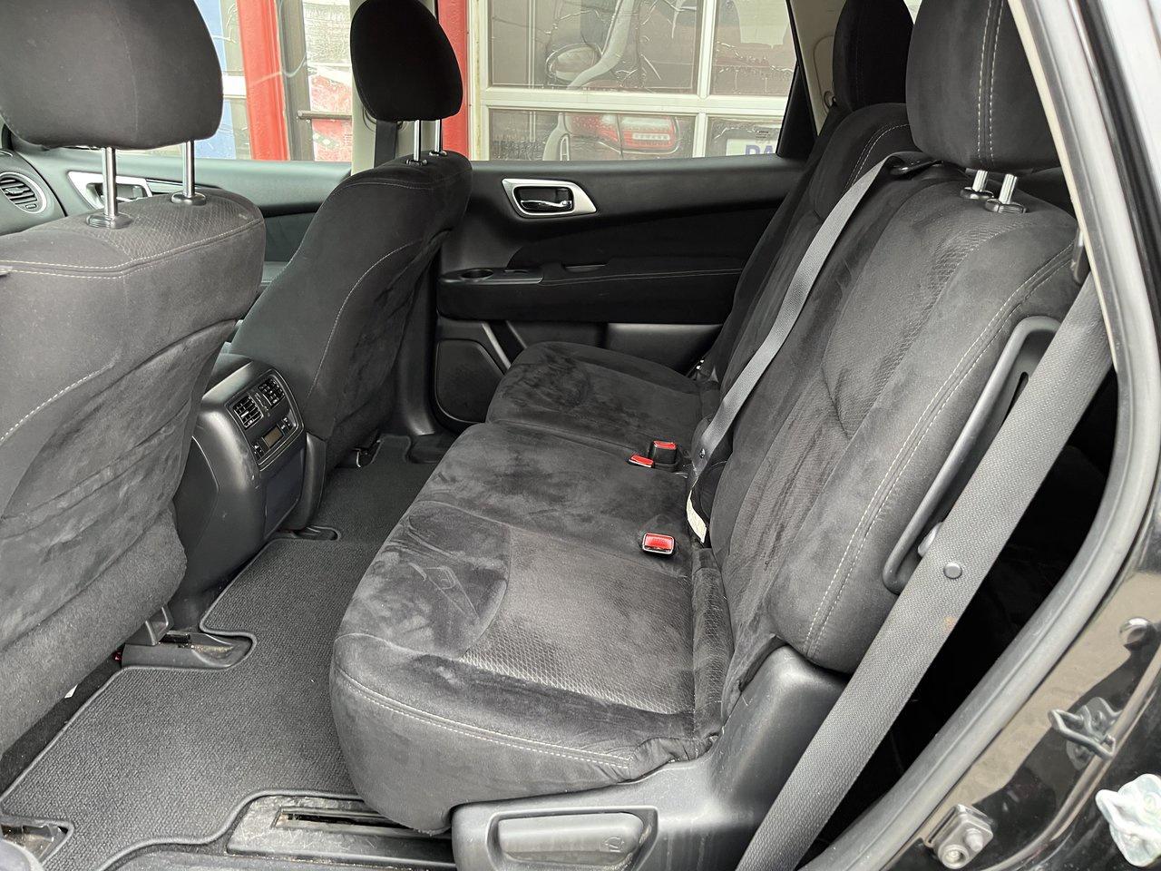 2015 Nissan Pathfinder SV Photo