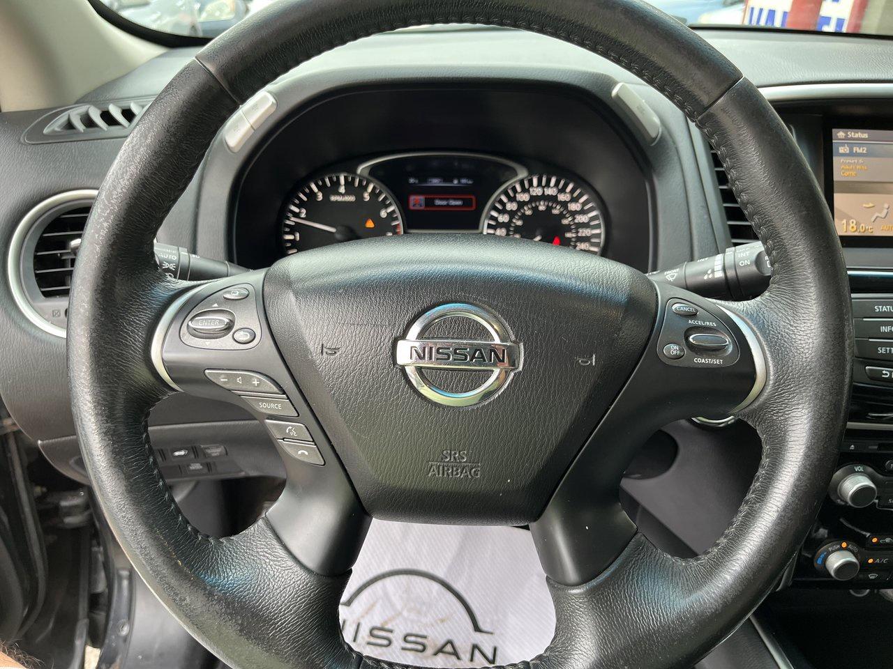 2015 Nissan Pathfinder SV Photo