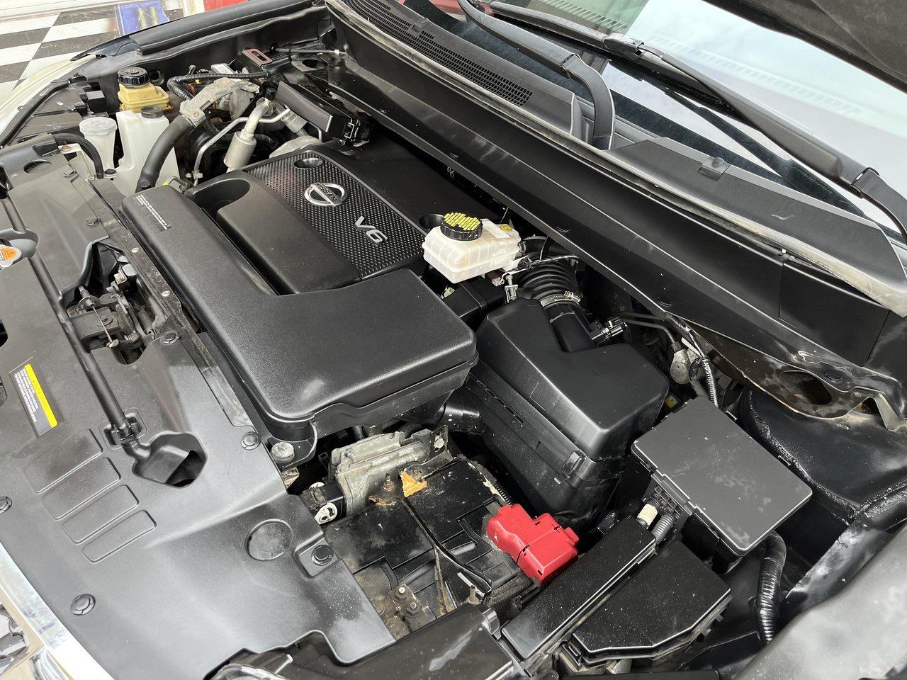 2015 Nissan Pathfinder SV Photo