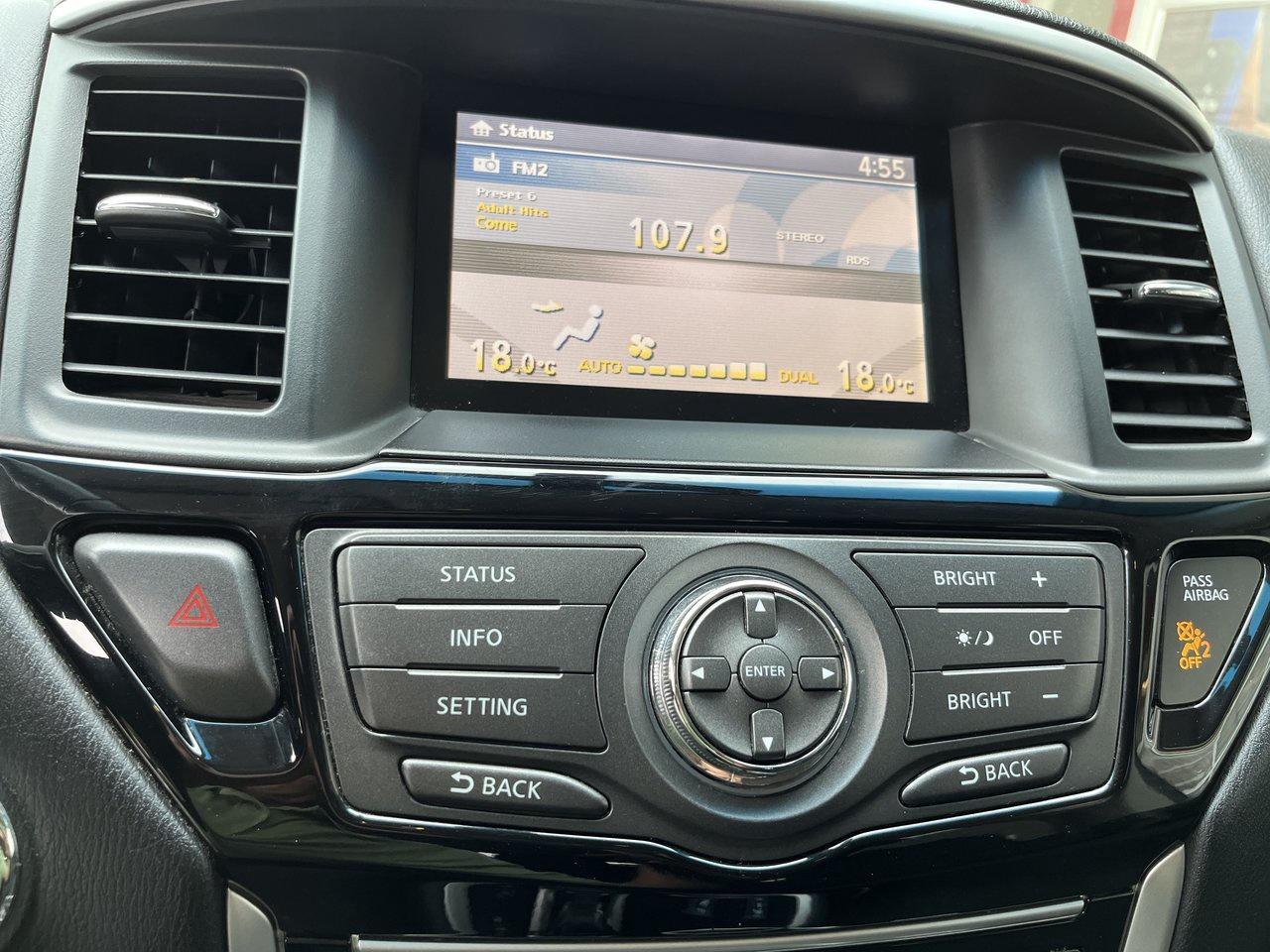2015 Nissan Pathfinder SV Photo